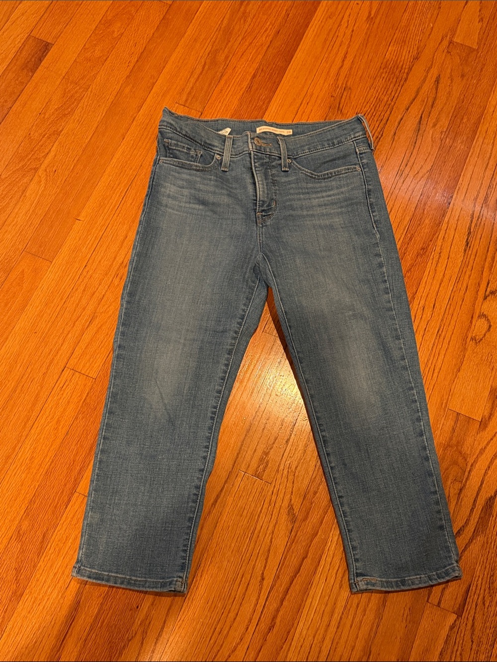 Levi 311 shaping skinny capri size 28